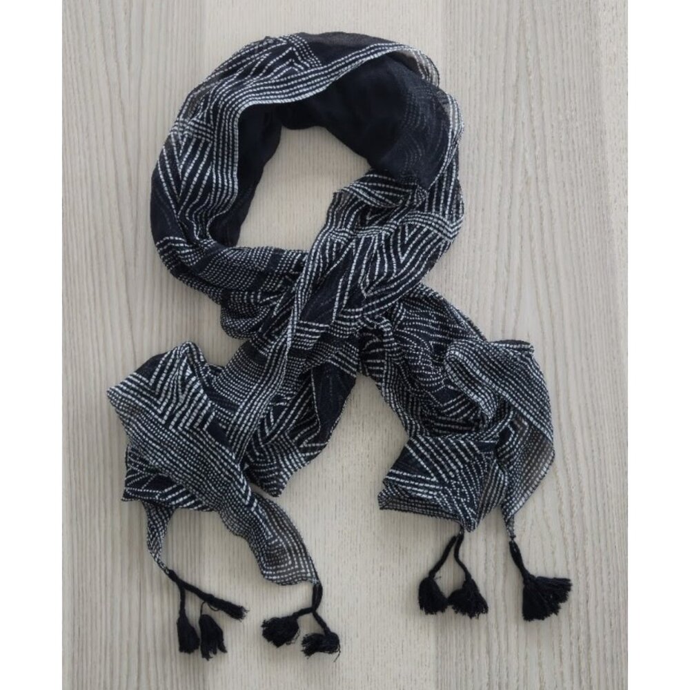 BCBGeneration Black & White Geometric Tassel Scarf
